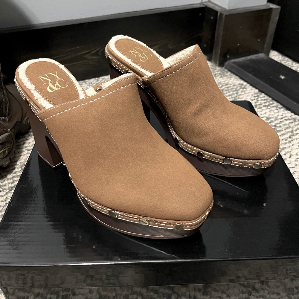 NEW!! In original box NY&C black clogs size 6